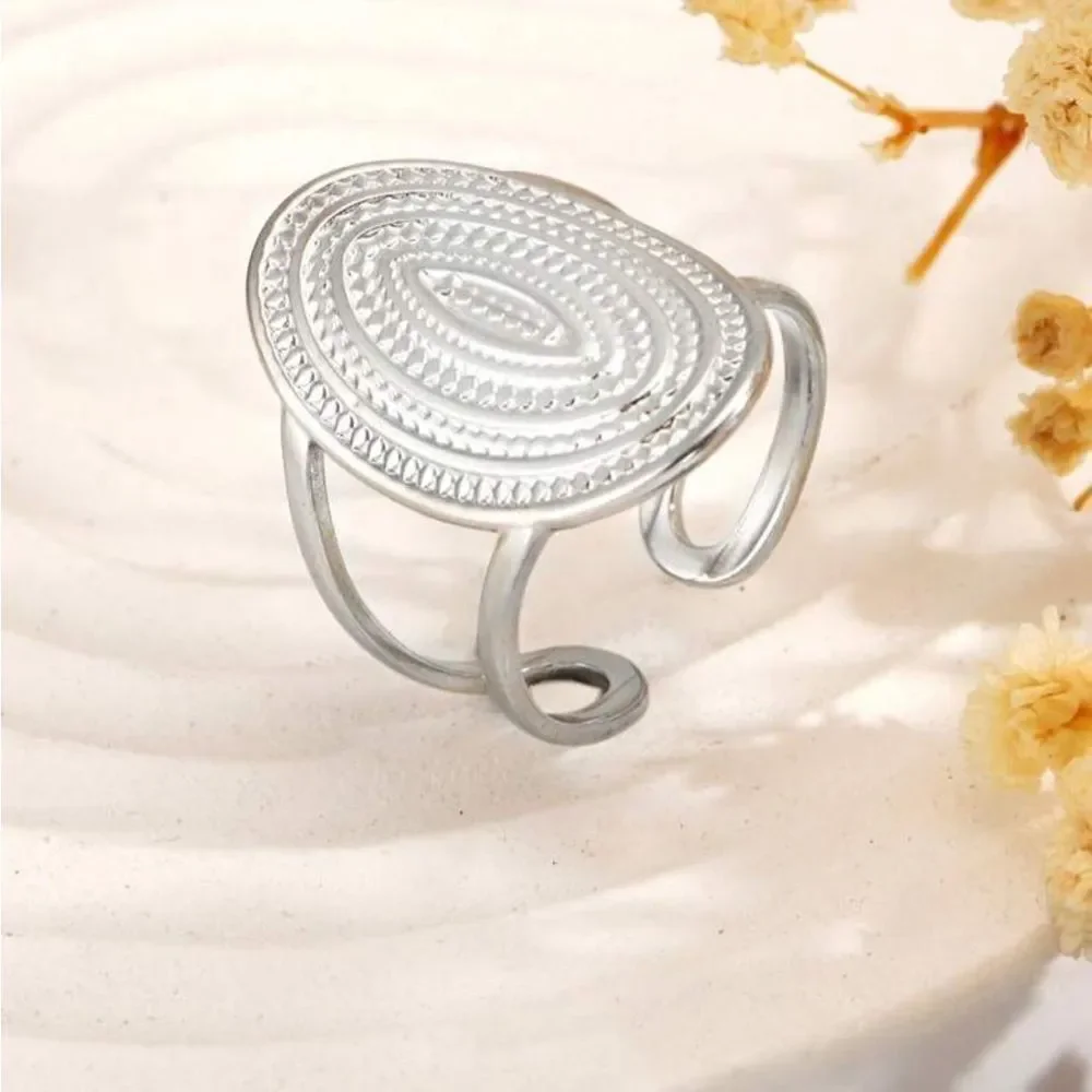 Silver Medallion Ring 7